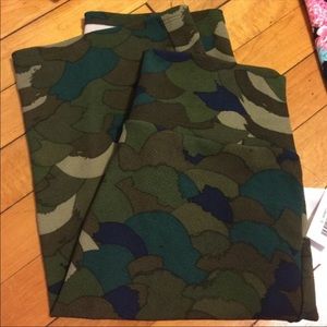 NWT. Lularoe Camo Cassie!